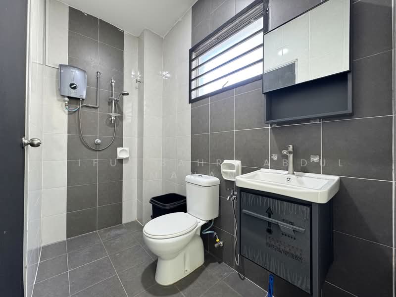 Cluster House for Sale in Bandar Saujana Putra (Tanjong Duabelas) - Saiful Bahri Abdul Manan - Bathroom - PropertyGuru.com.my