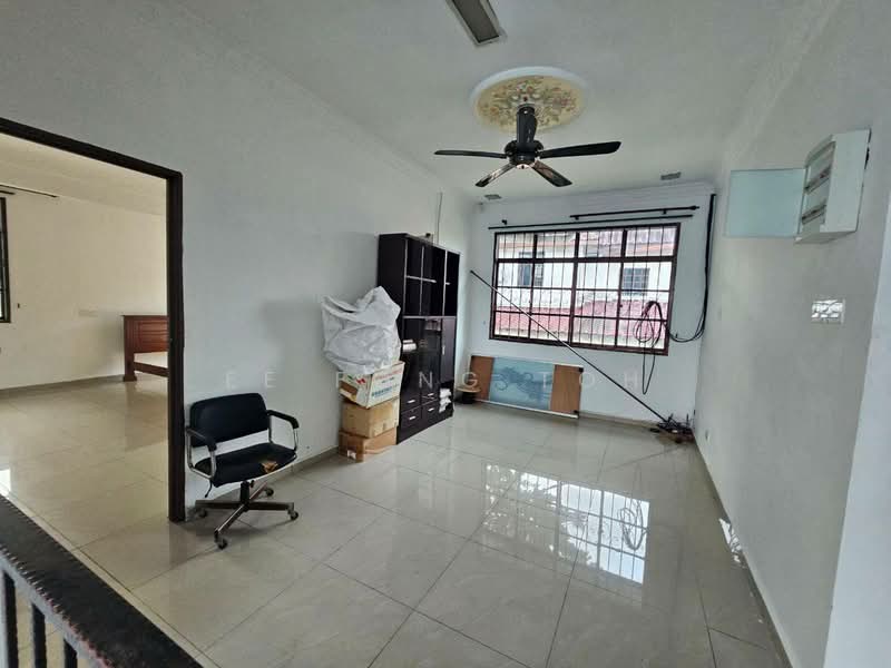 Bungalow for Sale in Taman Bukit Kempas (Tampoi) - Ee Fong Toh - Living Room - PropertyGuru.com.my