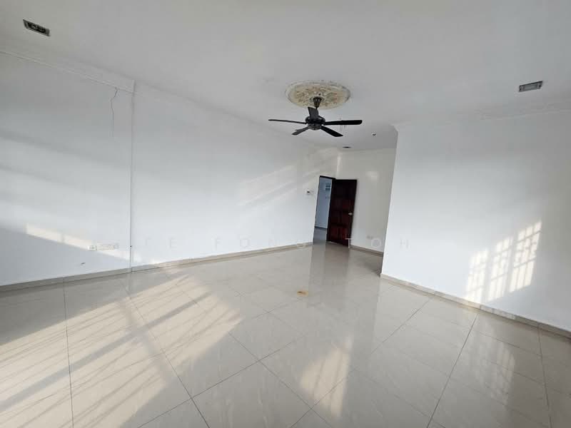 Bungalow for Sale in Taman Bukit Kempas (Tampoi) - Ee Fong Toh - Living Room - PropertyGuru.com.my