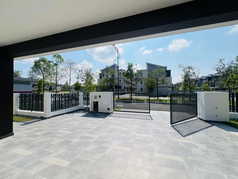 Semi-Detached House for Sale in Kajang (Selangor) - Noraini Dahan - Car porch - PropertyGuru.com.my
