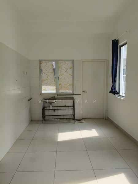 3-storey Terraced House for Sale in Seri Kembangan (Selangor) - Vivi Yap - Kitchen - PropertyGuru.com.my