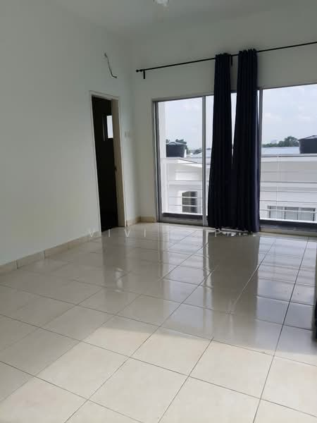 3-storey Terraced House for Sale in Seri Kembangan (Selangor) - Vivi Yap - Living Room - PropertyGuru.com.my