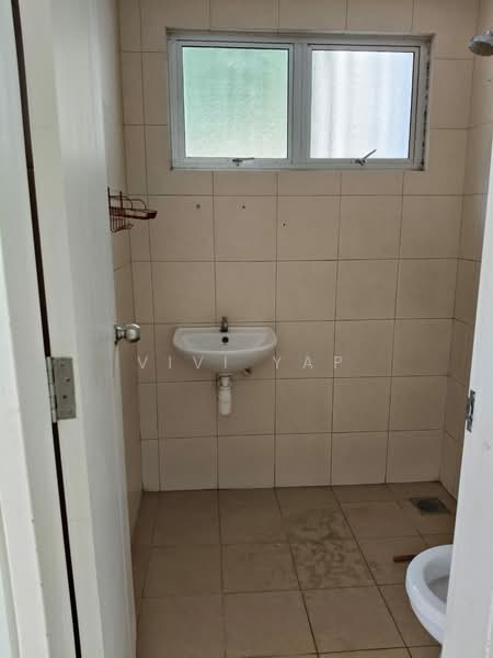 3-storey Terraced House for Sale in Seri Kembangan (Selangor) - Vivi Yap - Bathroom - PropertyGuru.com.my
