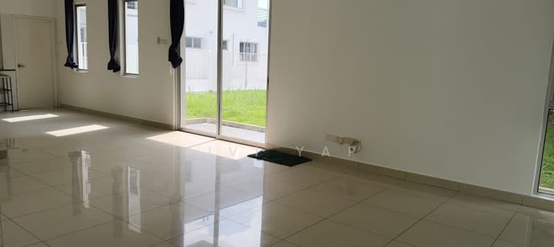 3-storey Terraced House for Sale in Seri Kembangan (Selangor) - Vivi Yap - Living Room - PropertyGuru.com.my