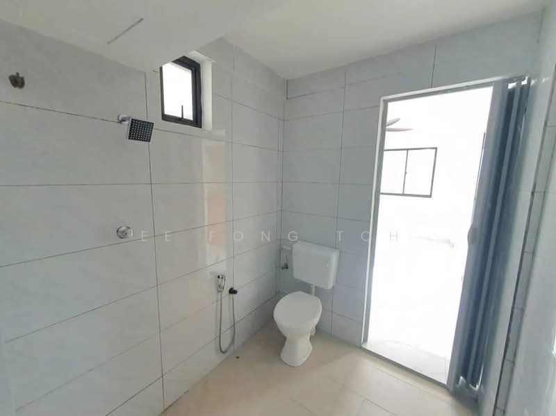 Flat for Sale at Taman Molek - Ee Fong Toh - Bathroom - PropertyGuru.com.my