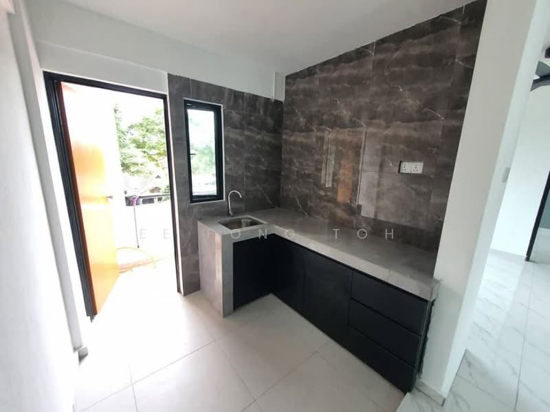 Flat for Sale at Taman Molek - Ee Fong Toh - Kitchen - PropertyGuru.com.my