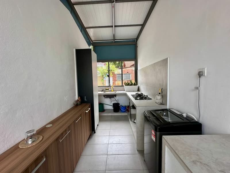 1.5-storey Terraced House for Rent in Jelutong (Penang) - Kelvin Toh - Kitchen - PropertyGuru.com.my