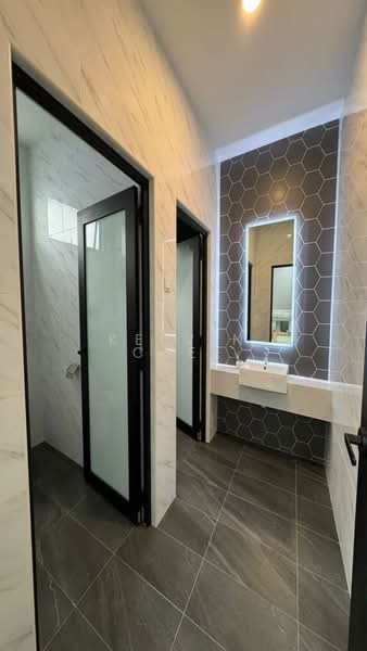 Semi-D Factory for Rent in Iskandar Puteri (Nusajaya) (Johor) - Kelvin Chee - Bathroom - PropertyGuru.com.my