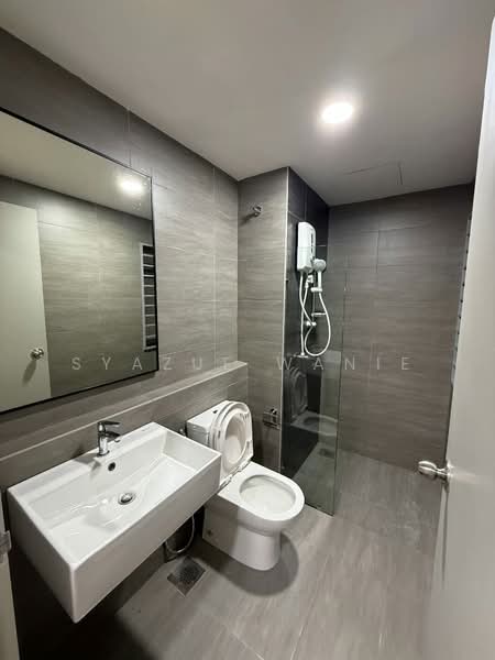 Service Residence for Rent at Maya Bay Residences @ Gamuda Cove - Syazue Wanie - Bathroom - PropertyGuru.com.my