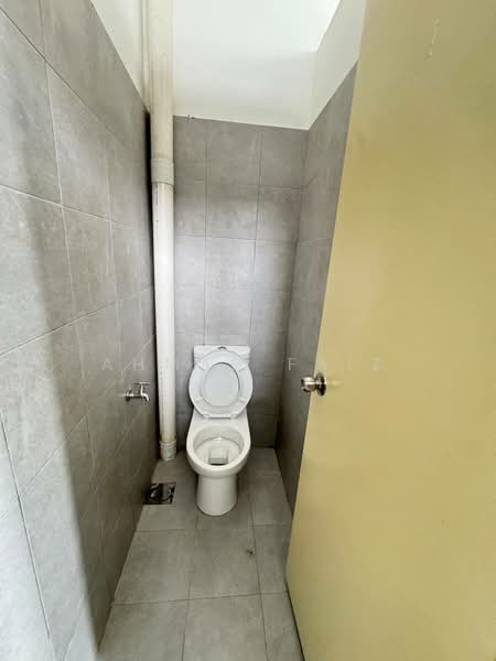 Retail Office for Rent in Cybersouth City (Dengkil) - Ahmad Faiz - Bathroom - PropertyGuru.com.my