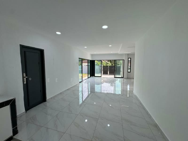 Semi-Detached House for Sale in Kampung Mahmoodiah (Johor Bahru) - Ee Fong Toh - Living Room - PropertyGuru.com.my