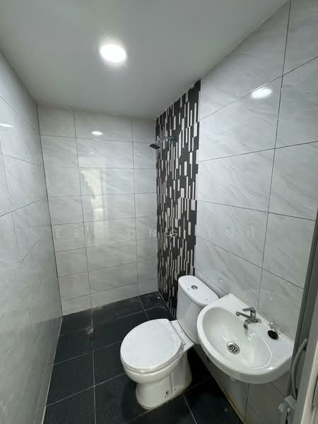 Semi-Detached House for Sale in Kampung Mahmoodiah (Johor Bahru) - Ee Fong Toh - Bathroom - PropertyGuru.com.my