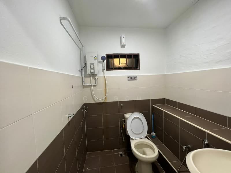 Greenlane 2 Storey Semi D House Commercial Use Gelugor untuk Untuk Disewa - RM 2,300 /bulan, Mac 2026 - Bathroom - PropertyGuru.com.my