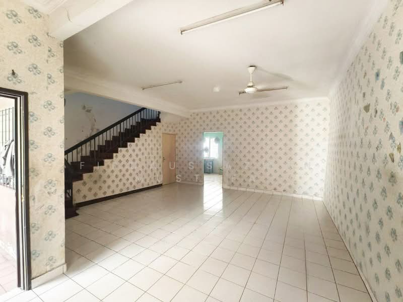 2-storey Terraced House for Sale in Sungai Buloh (Selangor) - Firdaussazwan Mustafa - Living Room - PropertyGuru.com.my