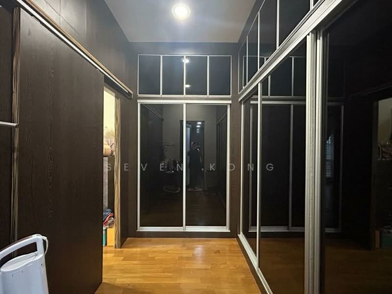 Cluster House for Sale in Taman Sutera Utama (Skudai) - Seven Kong - Corridor - PropertyGuru.com.my