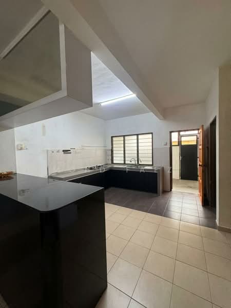 Taman Scientex Pasir Gudang untuk Untuk Dijual - RM 370,000, Mac 2026 - Kitchen - PropertyGuru.com.my