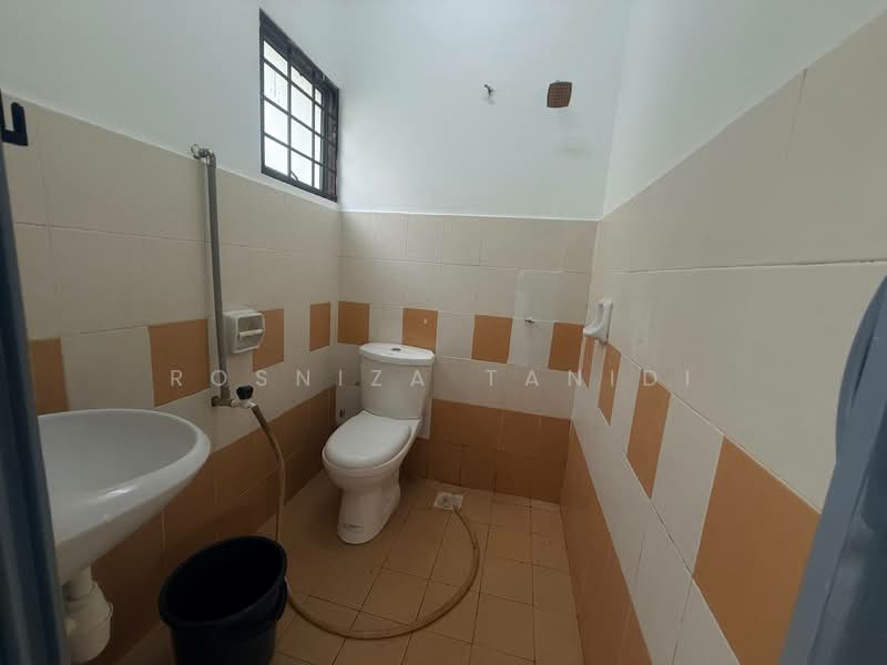2-storey Terraced House for Sale in Taman Impian Putra (Bangi) - Rosniza Tanidi - Bathroom - PropertyGuru.com.my