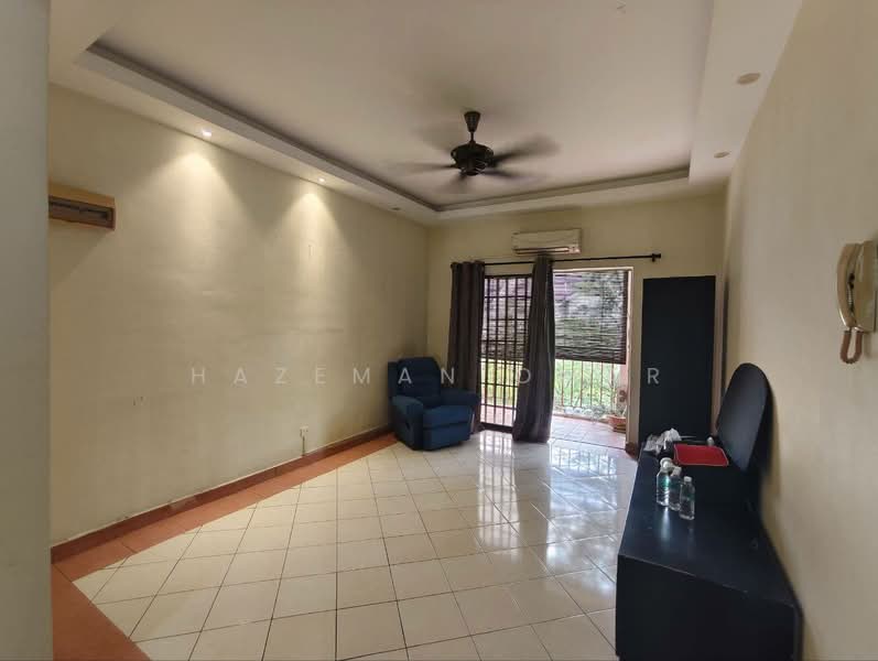 Villa Danau untuk Untuk Dijual - RM 400,000, Feb 2026 - Living Room - PropertyGuru.com.my