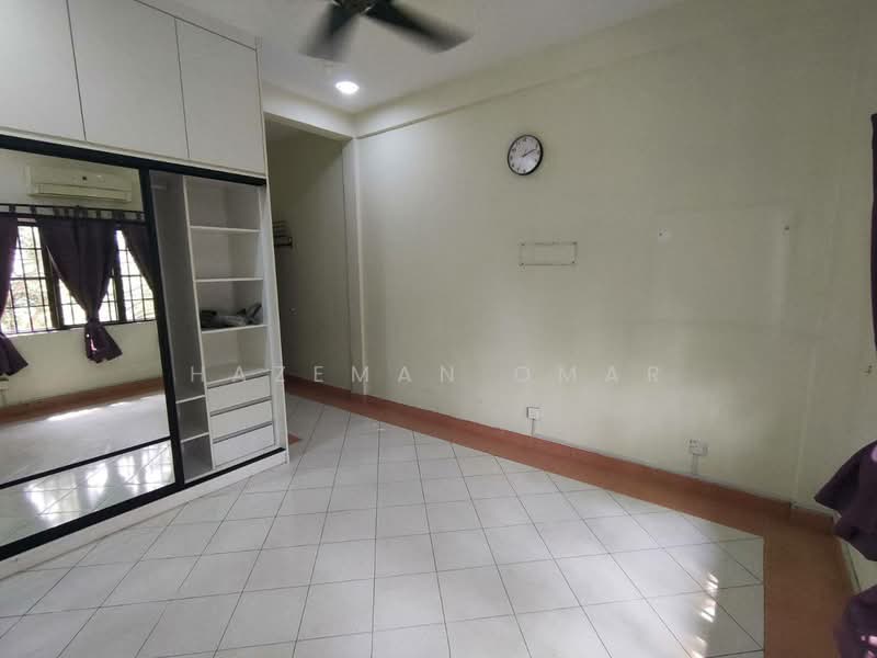 Villa Danau untuk Untuk Dijual - RM 400,000, Feb 2026 - Bedroom - PropertyGuru.com.my