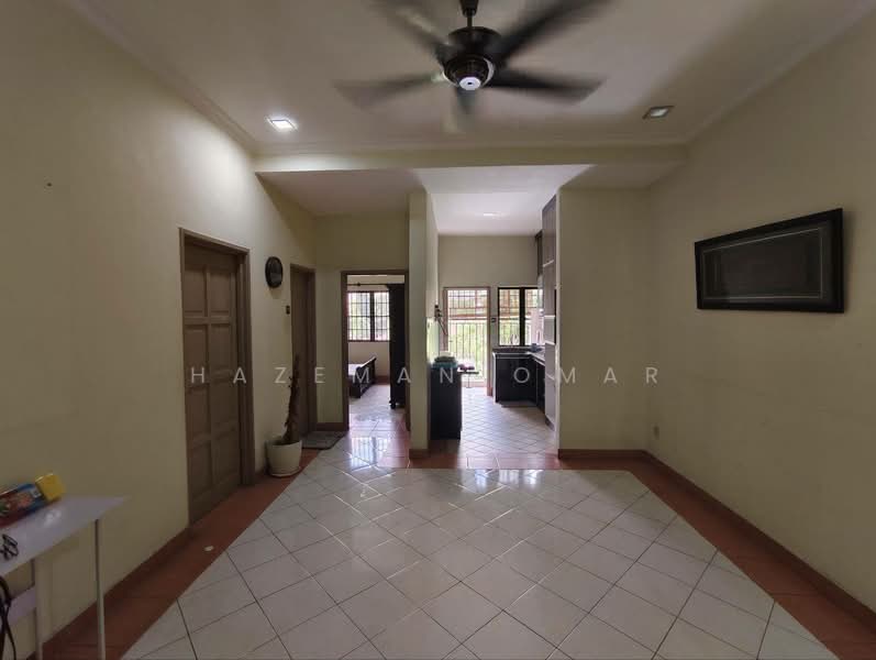 Villa Danau untuk Untuk Dijual - RM 400,000, Feb 2026 - Living Room - PropertyGuru.com.my