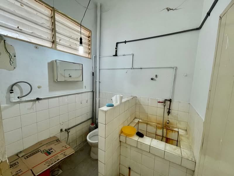 2-storey Terraced House for Sale in Taman Green Lane (Jelutong) - Kelvin Toh - Bathroom - PropertyGuru.com.my