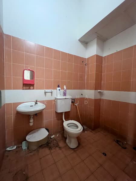 2-storey Terraced House for Sale in Taman Bahtera (Ulu Bernam) - Zaleha Khalid - Bathroom - PropertyGuru.com.my