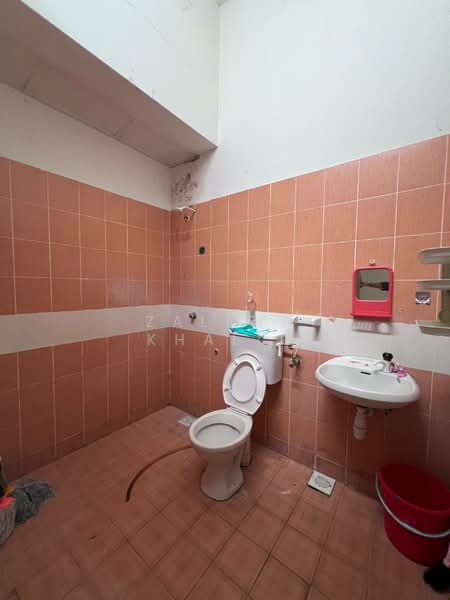 2-storey Terraced House for Sale in Taman Bahtera (Ulu Bernam) - Zaleha Khalid - Bathroom - PropertyGuru.com.my
