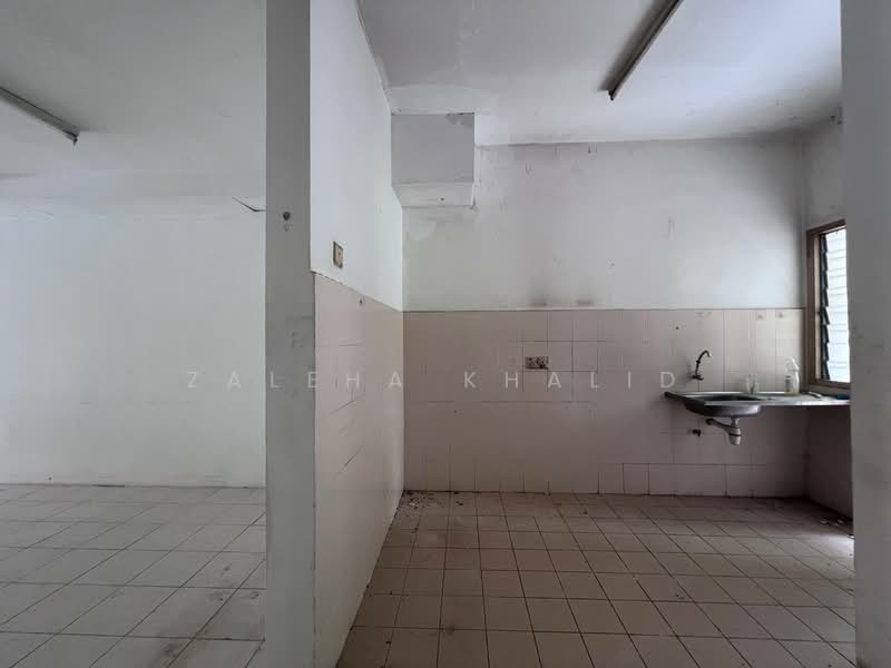 2-storey Terraced House for Sale in Taman Bahtera (Ulu Bernam) - Zaleha Khalid - Kitchen - PropertyGuru.com.my