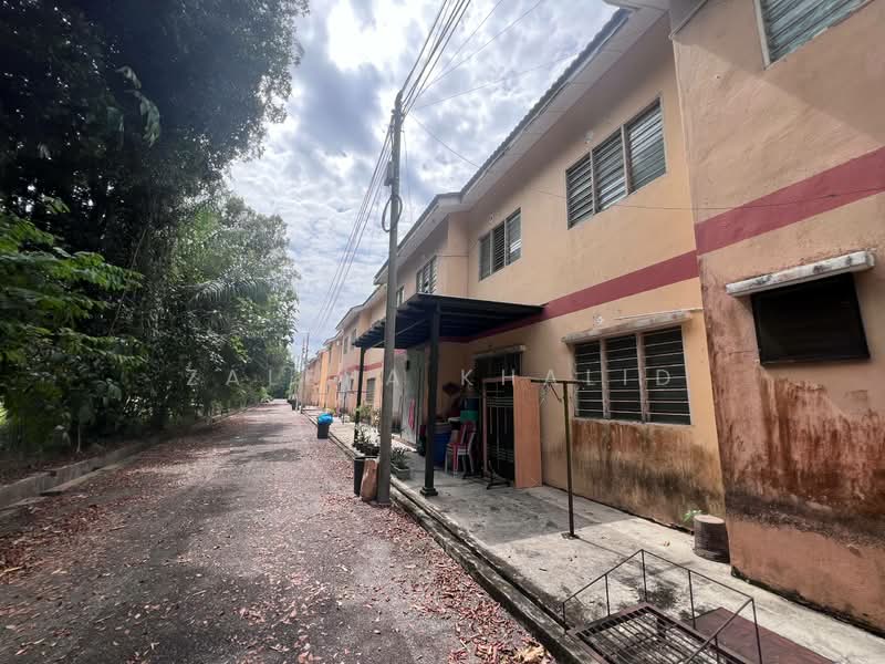 2-storey Terraced House for Sale in Taman Bahtera (Ulu Bernam) - Zaleha Khalid - Exterior - PropertyGuru.com.my