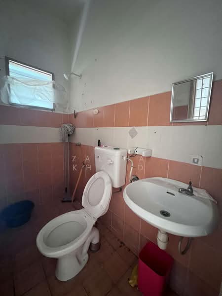 2-storey Terraced House for Sale in Taman Bahtera (Ulu Bernam) - Zaleha Khalid - Bathroom - PropertyGuru.com.my