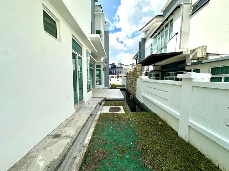 Semi-Detached House for Sale in Shah Alam (Selangor) - Syukor Hartanah - Exterior - PropertyGuru.com.my