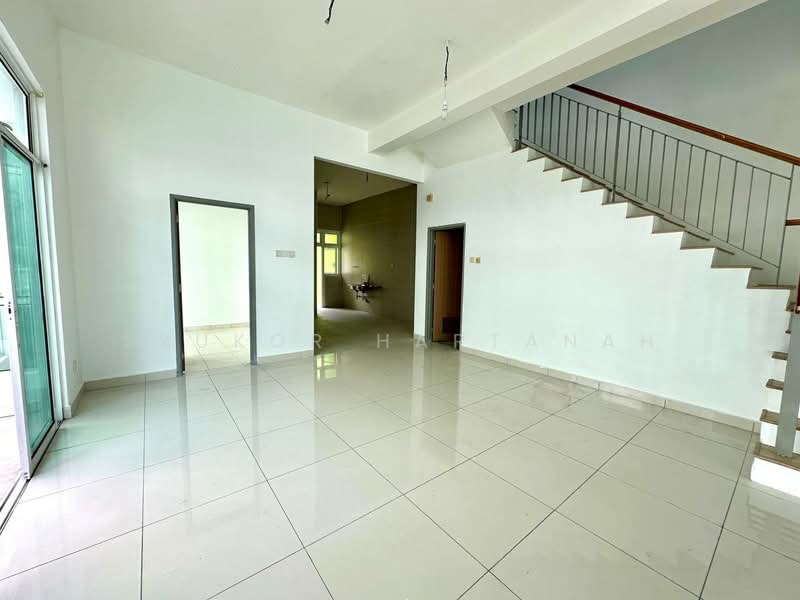 Semi-Detached House for Sale in Shah Alam (Selangor) - Syukor Hartanah - Living Room - PropertyGuru.com.my