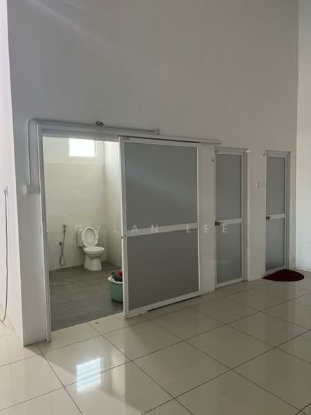 1.5 Storey Industrial Detached Factory With 400 Amps @ Batu Kawan Valdor Industrial Area To Let untuk Untuk Disewa - RM 52,800 /bulan, Feb 2026 - Bathroom - PropertyGuru.com.my