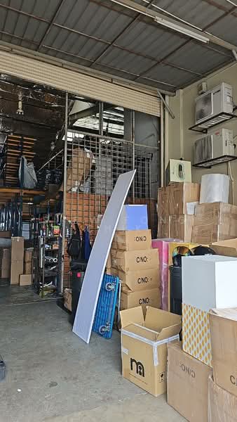 Shop for Sale in Taman Universiti Indah (Seri Kembangan) - Siew Fong Chik - Exterior - PropertyGuru.com.my