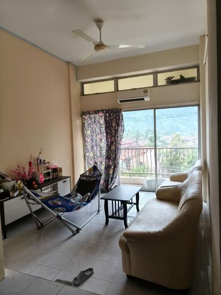 Pangsapuri untuk Dijual di Le Courts Desa Tambun - Nixon Lau - Living Room - PropertyGuru.com.my