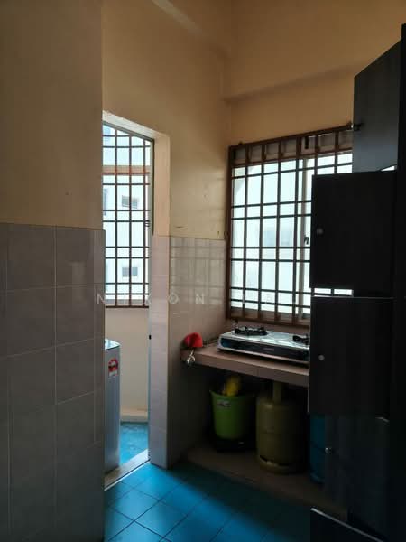 Pangsapuri untuk Dijual di Le Courts Desa Tambun - Nixon Lau - Kitchen - PropertyGuru.com.my