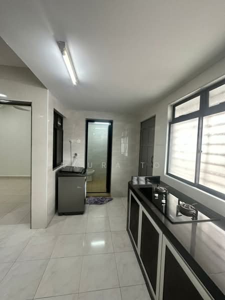 2-storey Terraced House for Rent in Taman Mount Austin (Tebrau) - Sakura Tok - Kitchen - PropertyGuru.com.my