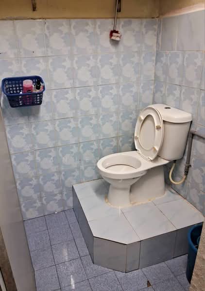 Flat for Sale at Flat Taman Ungku Tun Aminah - Daniel Yong - Bathroom - PropertyGuru.com.my