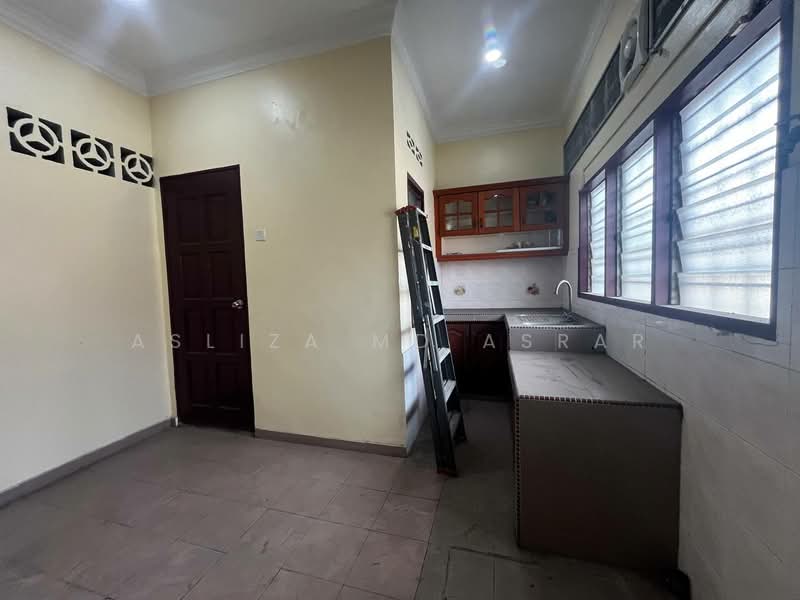 1-storey Terraced House for Sale in Taman Palm Grove (Klang) - Asliza Md Asrar - Kitchen - PropertyGuru.com.my