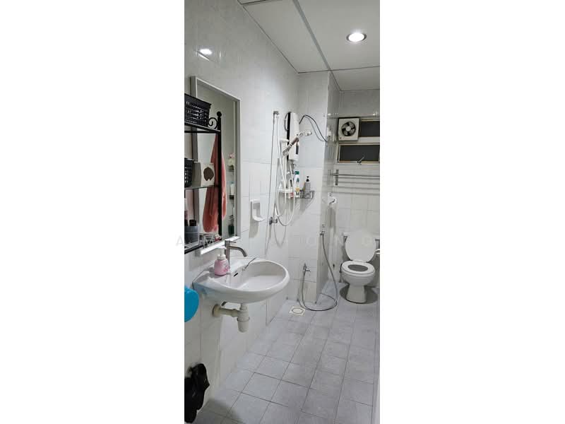 Apartment for Rent at Jalil Damai Apartments - Amy Hong - Bathroom - PropertyGuru.com.my