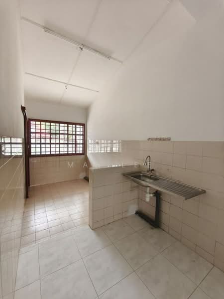 1.5-storey Terraced House for Sale in Taman Pelangi Indah (Ulu Tiram) - May Lee - Kitchen - PropertyGuru.com.my