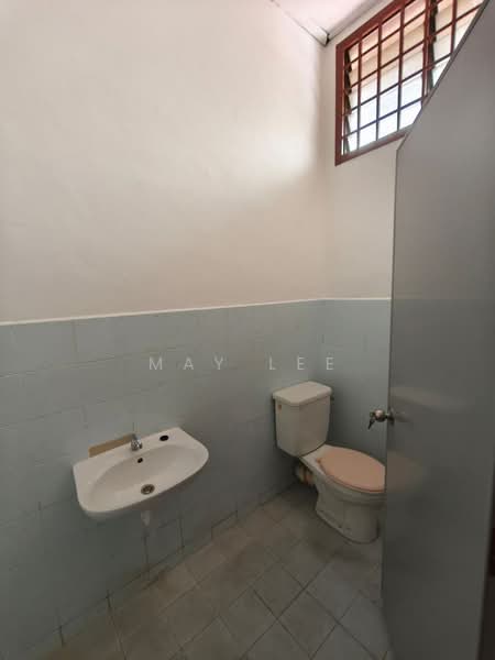 1.5-storey Terraced House for Sale in Taman Pelangi Indah (Ulu Tiram) - May Lee - Bathroom - PropertyGuru.com.my