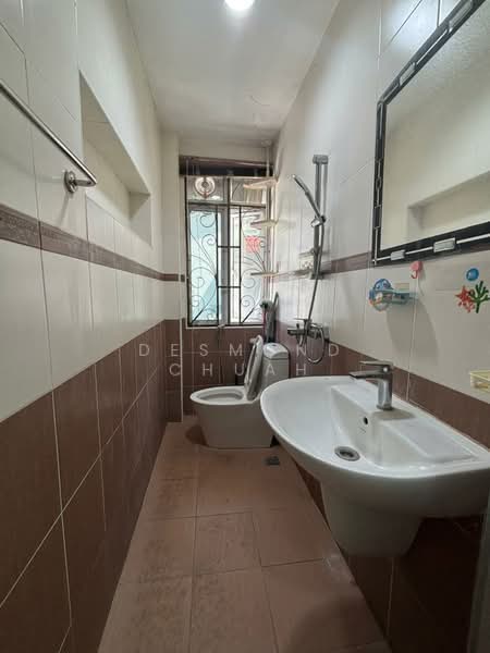 Taman Guan Joo Seng untuk Untuk Disewa - RM 5,000 /bulan, Mac 2026 - Bathroom - PropertyGuru.com.my