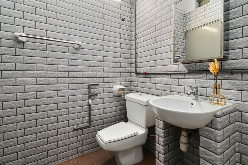 Happy Garden untuk Untuk Disewa - RM 3,400 /bulan, Feb 2026 - Bathroom - PropertyGuru.com.my