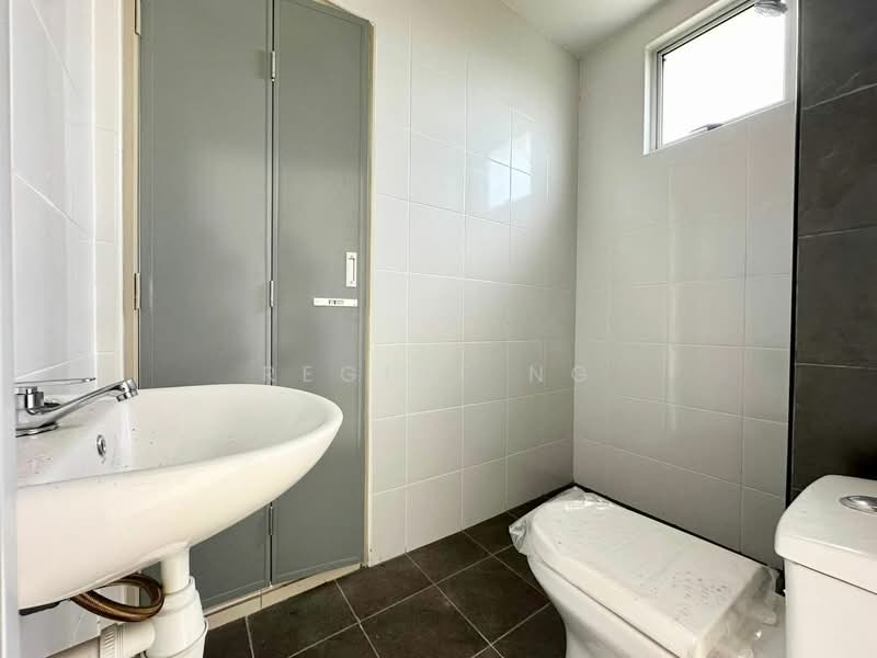 Terraced House for Sale in Pasir Gudang (Johor) - Regine Ng - Bathroom - PropertyGuru.com.my