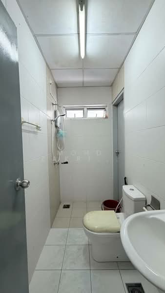 Condominium for Sale at The Wharf Residence - Mohd Zakri Mohd Zamberi - Bathroom - PropertyGuru.com.my