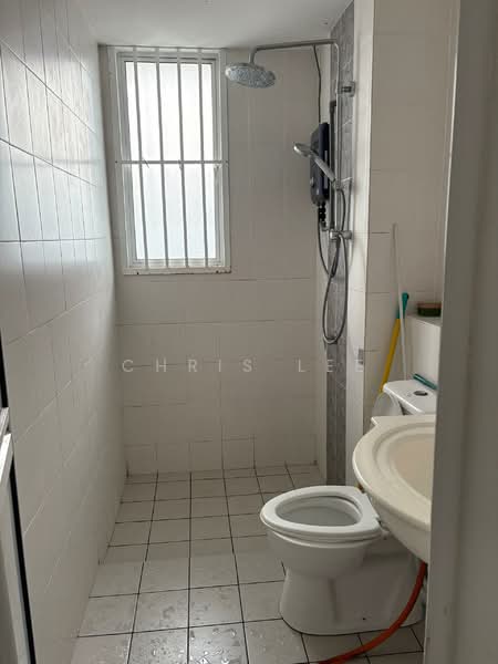 Kondominium untuk Disewa di Simfoni 1 - Chris Lee - Bathroom - PropertyGuru.com.my