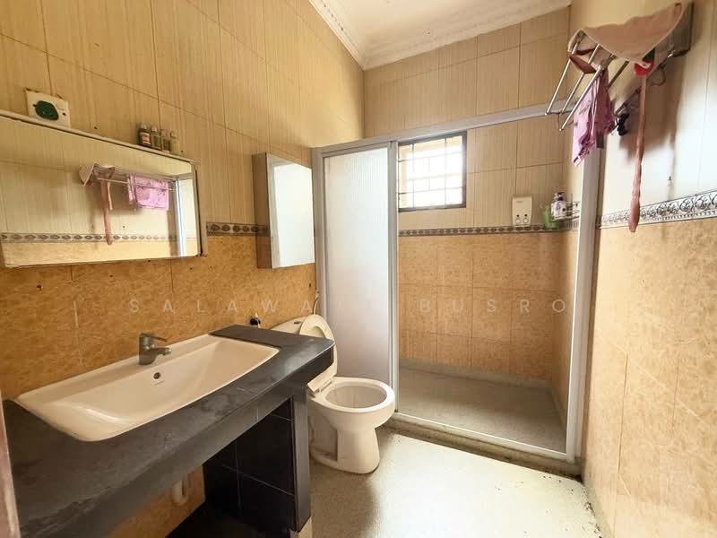 2-storey Terraced House for Sale in Bandar Nusaputra (Puchong) - Salawati Busro - Bathroom - PropertyGuru.com.my