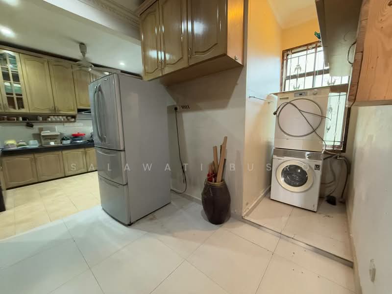 2-storey Terraced House for Sale in Bandar Nusaputra (Puchong) - Salawati Busro - Kitchen - PropertyGuru.com.my
