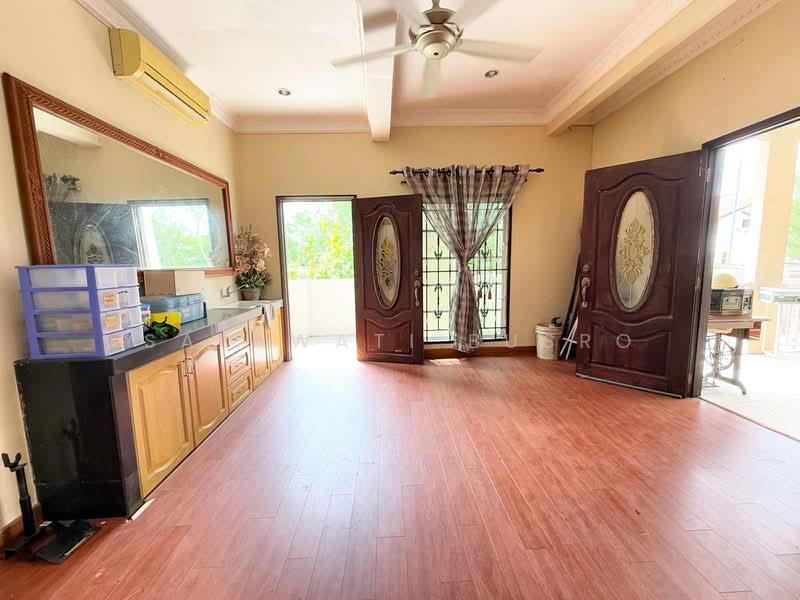 2-storey Terraced House for Sale in Bandar Nusaputra (Puchong) - Salawati Busro - Living Room - PropertyGuru.com.my